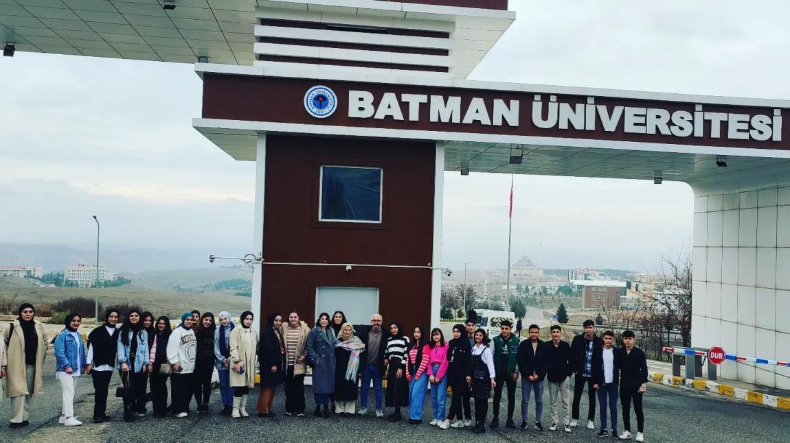 Okulumuz 12. sınıf öğrencilerimizle Batman Üniversitesi ziyareti gerçekleştirdik. 
